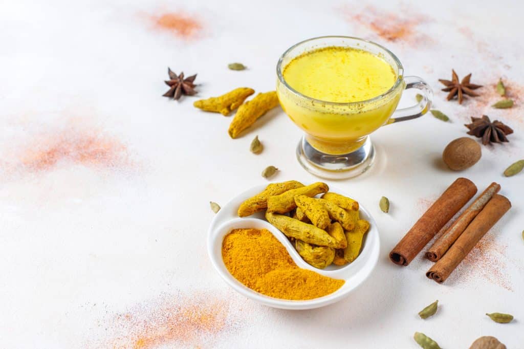 The active component and natural pigment curcumin is located in the turmeric plant's root. It belongs to the curcuminoid family.