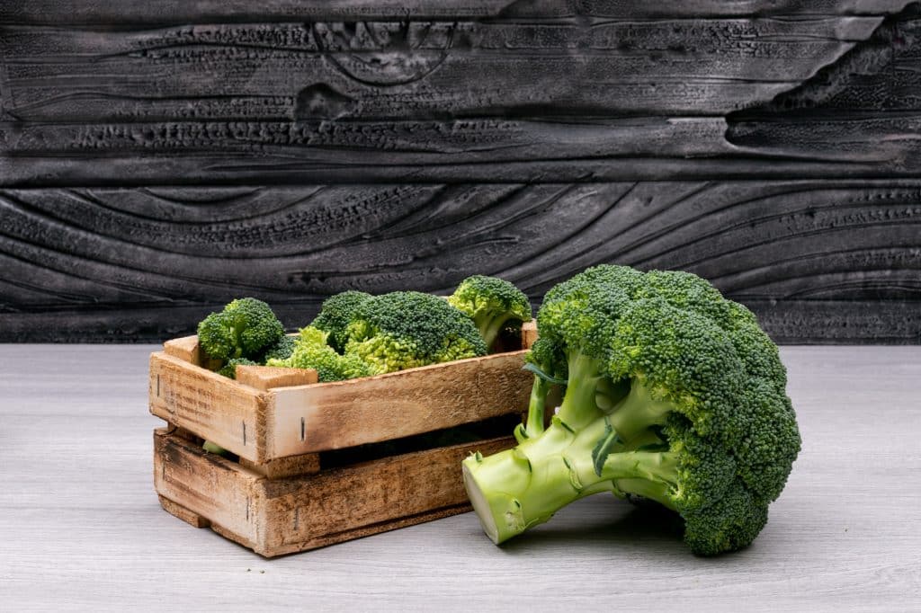 Broccoli (Brassica oleracea) is a green vegetable belonging to the Brassicaceae (cabbage family). Its leaves, flowering head, and stalks are eaten as vegetables.