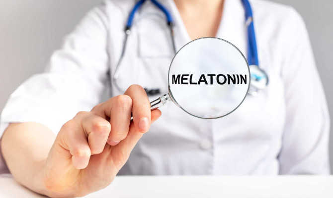 Melatonin: Uses, Side effects and Precautions