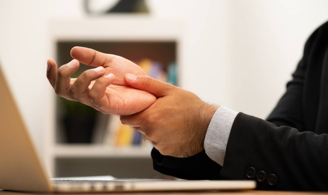 Carpal tunnel syndrome: Causes, Symptoms and Management