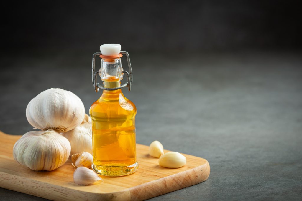 Garlic and honey are remarkable natural foods with considerable health advantages. One can reap the benefits by consuming it alone or combined. 