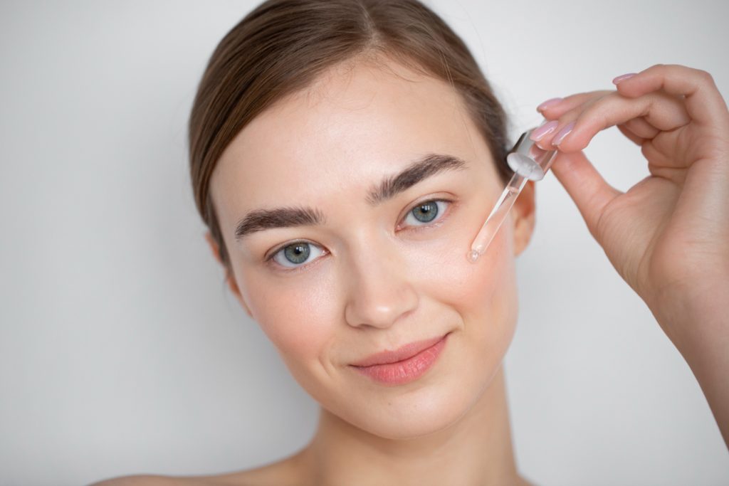 Although acne is a common skin condition, it may be frustrating since its root cause is not always clear. Hyaluronic acid (HA) has been the subject of increasing speculation as a possible trigger.