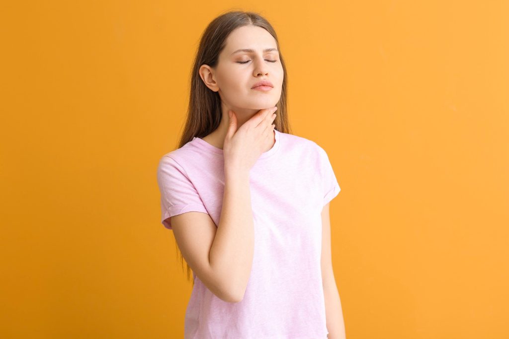 Sore throat appears red, swollen, and painful especially when you swallow.Sometimes, you could simultaneously have a painful throat and a stiff neck. Usually, neck stiffness is a transitory indication of overusing the neck excessively or sleeping in an odd posture. 